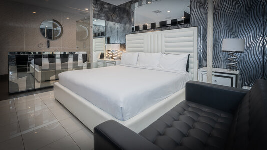 Langtrees VIP Perth - Golden Dreams Room